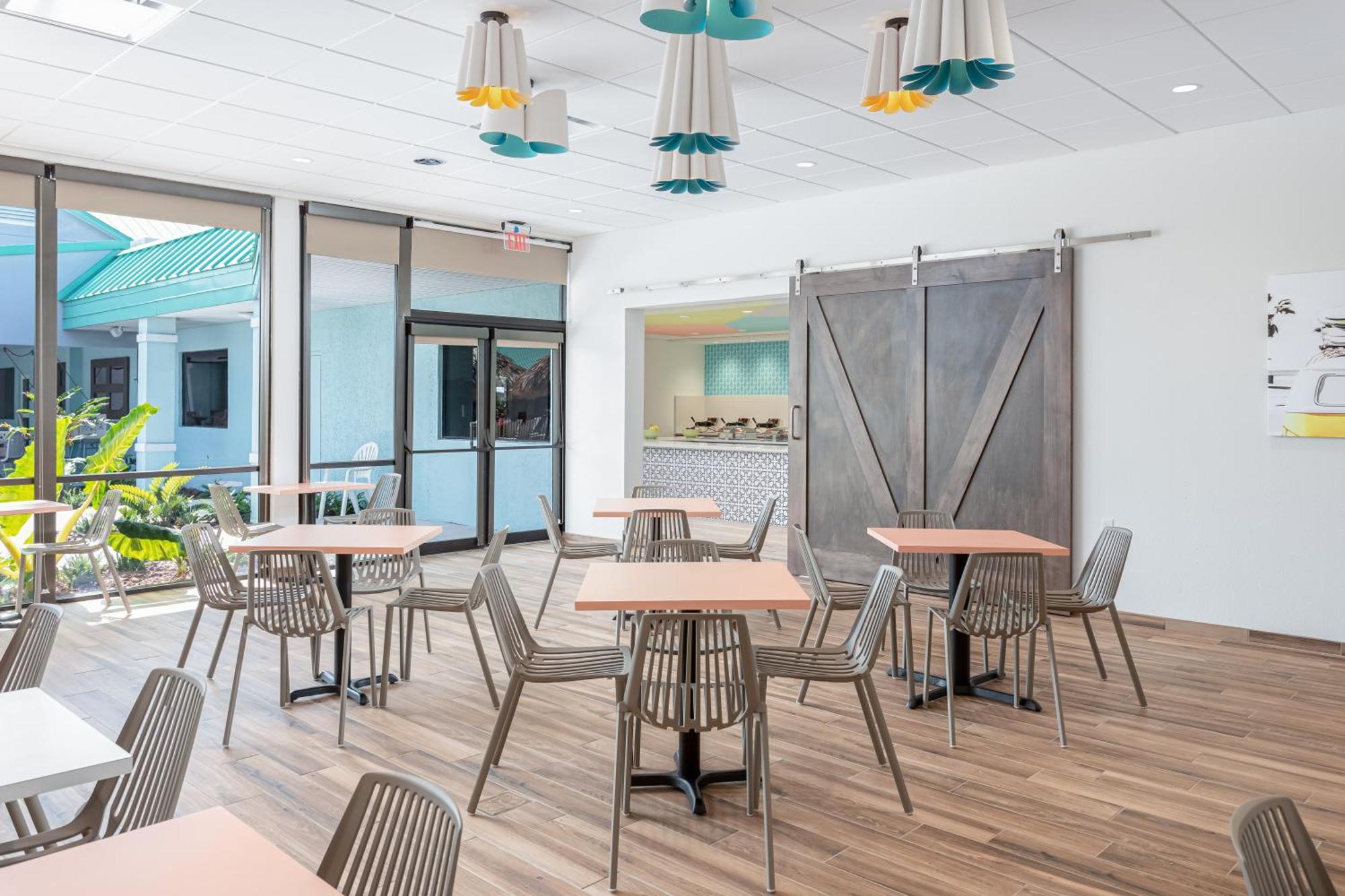 Beachside Hotel And Suites Какао-Бич Экстерьер фото