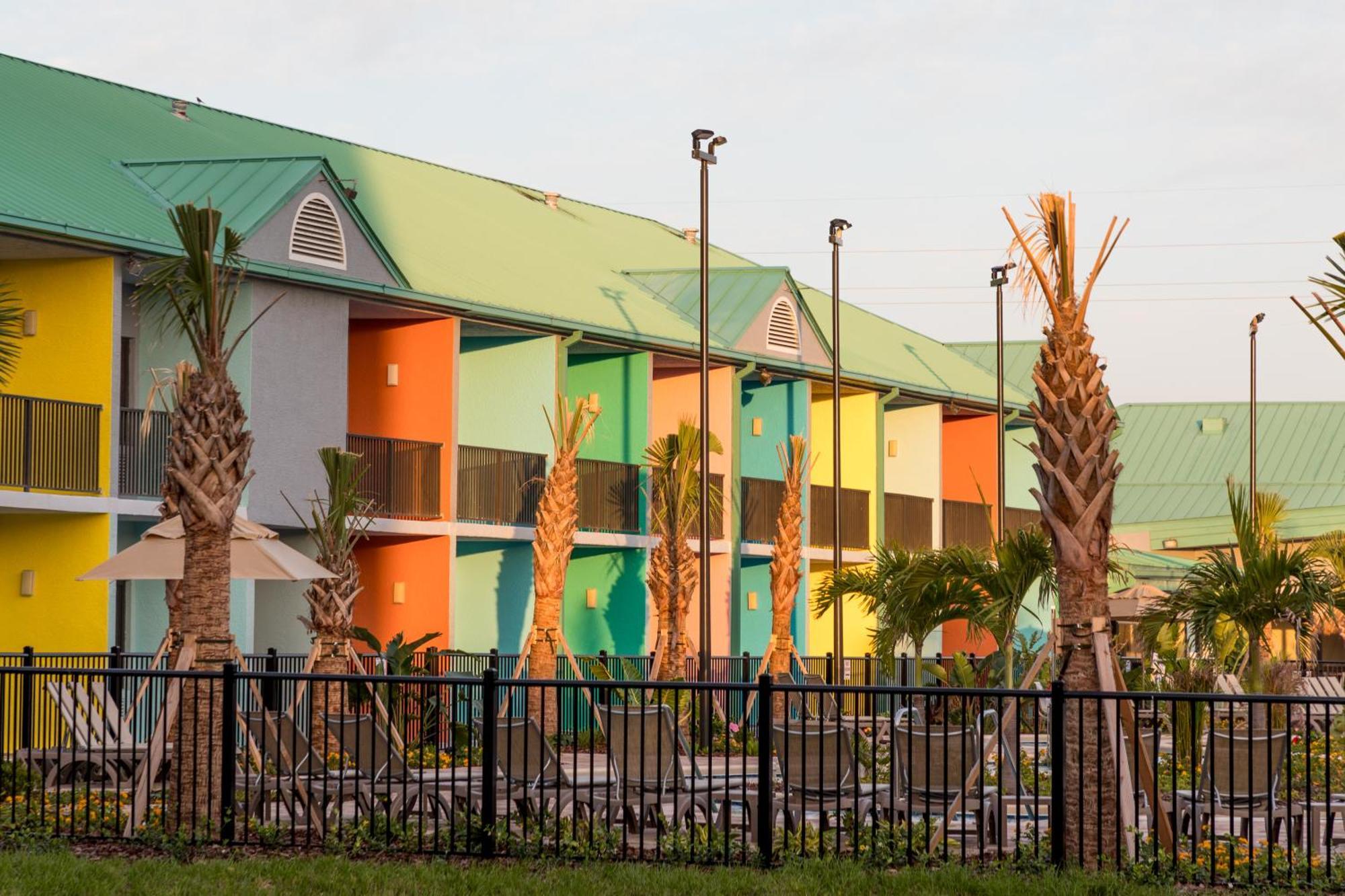 Beachside Hotel And Suites Какао-Бич Экстерьер фото